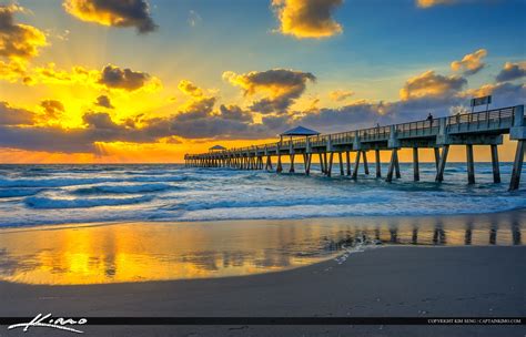 Juno Beach Pier Sunrise At The Beach Pbc Florida Royal Stock Photo