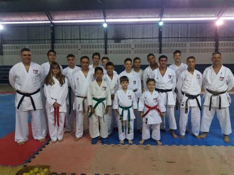 Maguila Karat Shotokan Fartura Caratecas Farturenses Treinam Com Sele O Paulista Karate