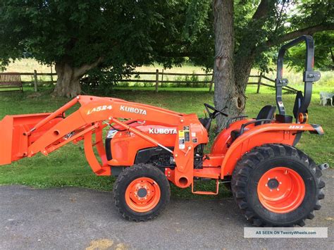Kubota L3200 Hydro 4x4 Compact Tractor W Loader Package