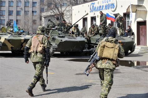 Ukraine crisis sees pro-Russia insurgents tighten grip in east - CBS News