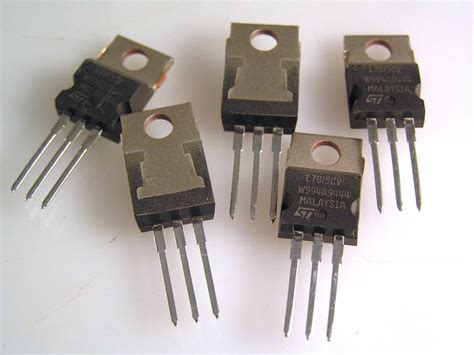 ST L7815CV Linear Voltage Regulator 15V 1A Positive 5 Pieces OMB3 20