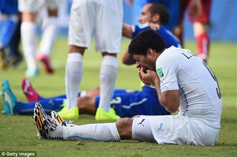 There's seemingly little provocation or reason for them to clash. Luis Suarez plays down biting Giorgio Chiellini incident saying these situations happen | Daily ...