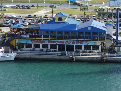 Fishlips Waterfront Bar And Grill — Florida Beach Bar