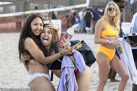 Maskless Spring Breakers Flout Social Distancing On South Padre Island