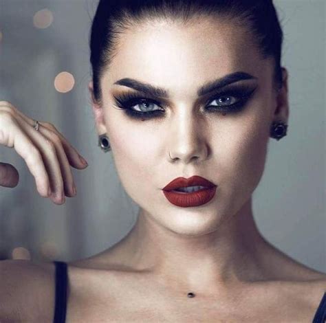 Smokey Eyes With Red Lips Thats Sensous And Seductive Hike N Dip