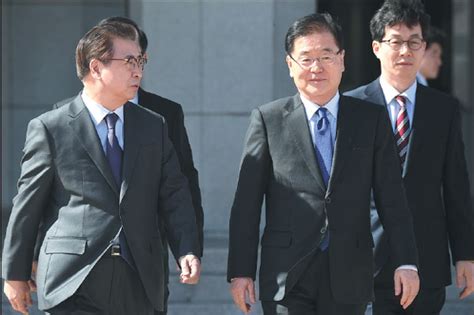 Chung Eui Yong Second Right Head Of The Presidential