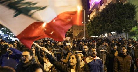 Protesters Demand New Pms Resignation In Lebanon Daily Sabah