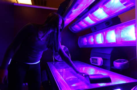 F D A Proposes New Tanning Bed Warnings The New York Times