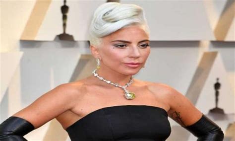 المغنية والمنتجة وكاتبة الأغانى ليدى جاجا ،ولدت بمدينة مانهاتن بنيويورك فى الولاياتا لمتحدة الأمريكية ، من أبوين أمريكين من أصول. شاهد.. لحظة سقوط «ليدى جاجا» من المسرح | مشاهير وفيس | الموجز