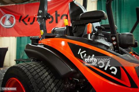 Zero Turn Mower Photos And Premium High Res Pictures Getty Images