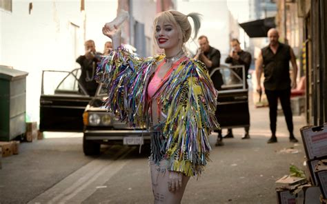Birds Of Prey Review Margot Robbie S Naughty Candy Coated Romp Beats Toxic Masculinity To A Pulp