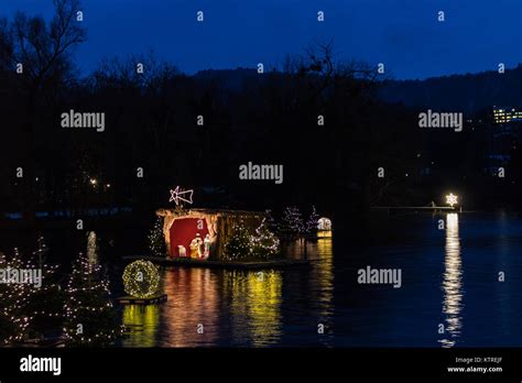 Gmunden Advent Schloss Christmas Market On The Lake Traunsee Stock