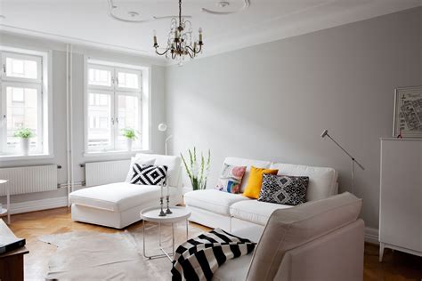 Como te puedes imaginar, los tonos de gris en las paredes o cualquier otra superficie también combinan perfectamente con un sofá gris. CLAVES PARA ACERTAR CON EL COLOR DE TUS PAREDES