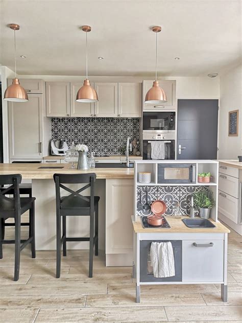 Les meubles cuisine ikea sont curieusement bien construits. Ikea Hack de la cuisine pour enfant Duktig en 2020 (avec images) | Maison de style scandinave ...