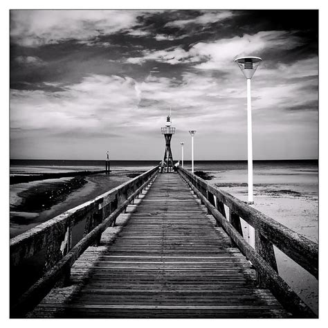 De nombreuses images notamment du net contiennent un arrière plan, le plus souvent blanc, parfois noir. Sur le ponton photo et image | paysages, mers et océans ...
