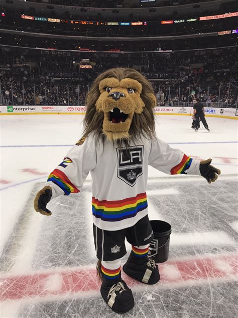 LA Kings Pride Night | La kings hockey, Kings hockey, La kings