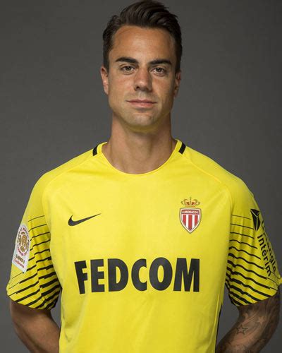 Diego orlando benaglio (born 8 september 1983) is a swiss former professional footballer who played as a goalkeeper. Diego Benaglio