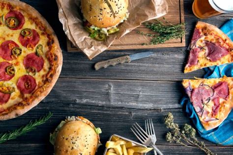 Using restaurant guru, you will find the best restaurants near your location. Best Takeaway Pizza Near Me | Food, Meal delivery service ...