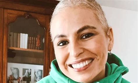 Joana cruz revelou no início deste ano que tem um cancro na mama e começou imediatamente os tratamentos de quimioterapia, que fazem com que o cabelo caia ao longo do tempo. Joana Cruz vence "primeira ronda" contra o cancro.