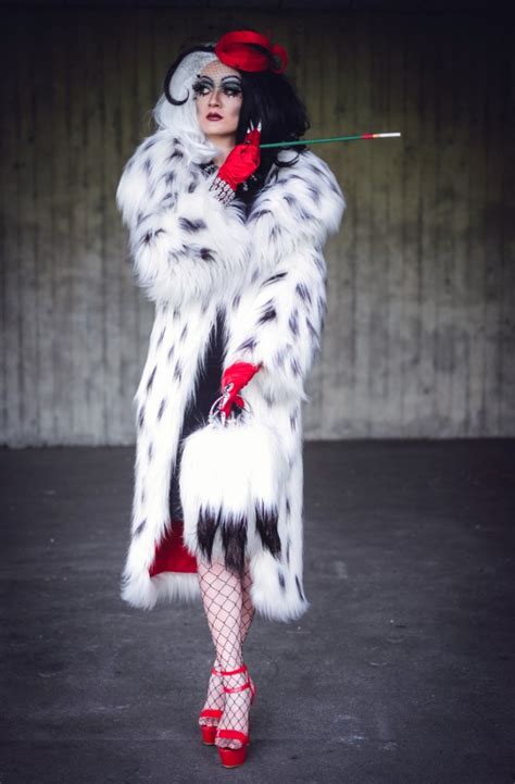 An Impressive Fake Fur Cosplay Of Cruella 101 Dalmatians