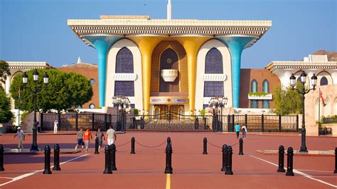 Al alam palace (flag palace) is the ceremonial palace of sultan qaboos and lays in the heart of old muscat. Koninklijk Paleis van Qasr Al Alam-Masqat | Expedia.nl