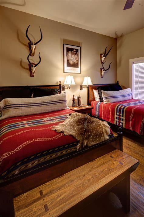 Even when you've spent many hours decorating your master bedroom, it can start feeling a little stale after a bit of time. 25 Southwestern Bedroom Design Ideas - Decoration Love