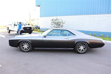 Slick Two Tone 1967 Buick Riviera Restomod Up For Sale Gm Authority