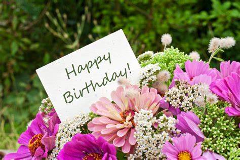 Fiori di compleanno è una certezza fino a perdere il significato di riportarlo indietro. I migliori fiori per augurare un buon compleanno ⋆ Blog ...