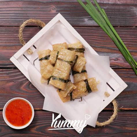 Cara membuat kulit lumpia : Resep dan Cara Membuat Lumpia Kulit Tahu dari Chef Yummy