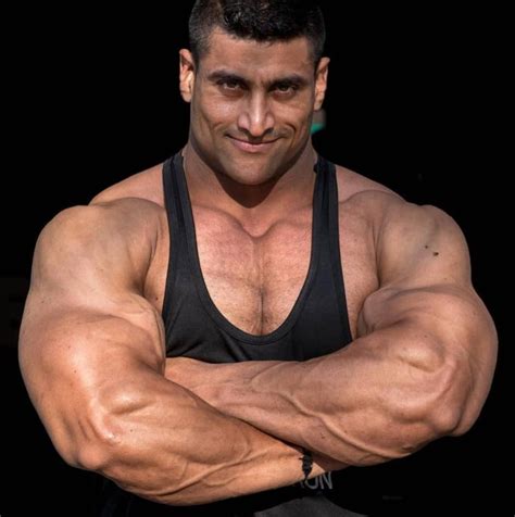 pin by mateton 3 on brasos creuats indian bodybuilder big muscles muscle men