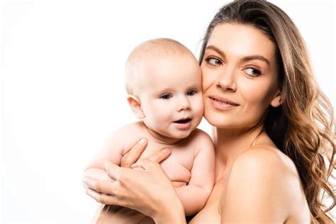 Retrato Madre Desnuda Atractiva Abrazando Besando Bebé Niño Aislado Blanco Foto de stock