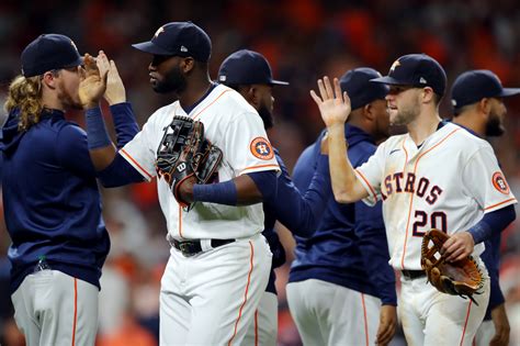 When And Why Did The Houston Astros The 2005 National League Champions Move To The American
