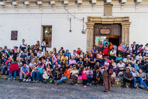 Antigua Guatemala March 25 2016 Crowds Of People Wait For The