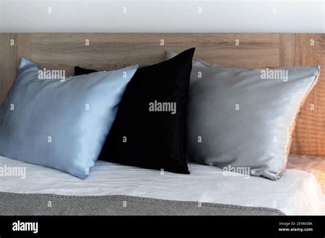 Silk Pillowcases Hi Res Stock Photography And Images Alamy