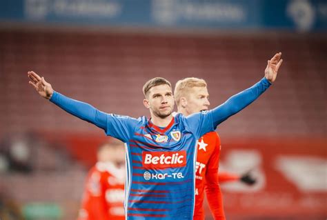 Check this player last stats: Jakub Świerczok w jedenastce 15. kolejki PKO Ekstraklasy ...