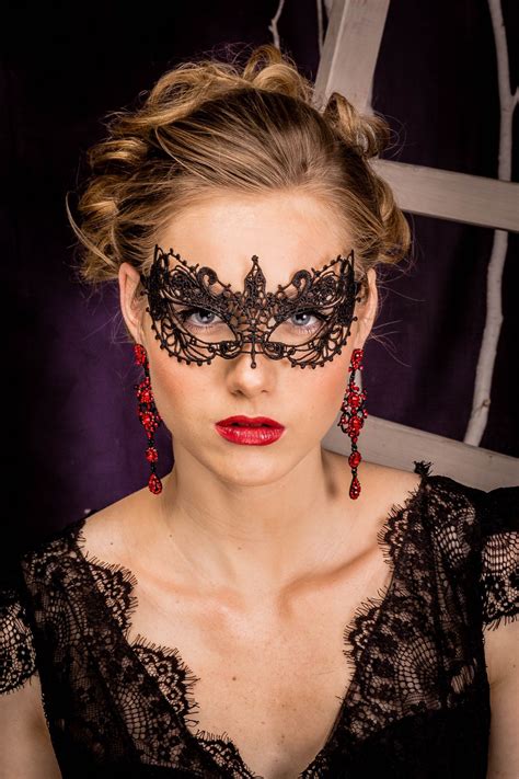 Jevenis Luxury Sexy Lace Eyemask For Halloween Masquerade Party Costume