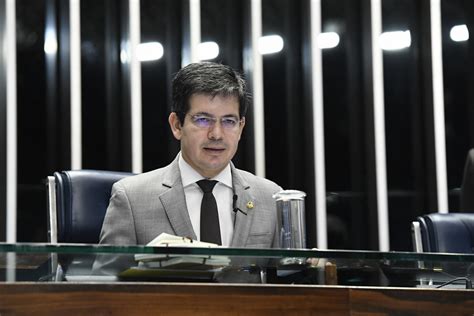 Maybe you would like to learn more about one of these? Randolfe denuncia "ataque covarde" da milícia bolsonarista ...