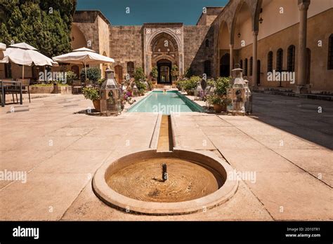 Ancien Palais Construit Dans La Ville De Beit Ed Dine Au Liban Belle