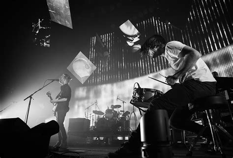 Watch Radiohead Play 'Burn the Witch,' 'Daydreaming,' and More at ...