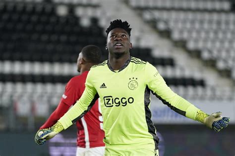 Arsenal make offer for Ajax goalkeeper Andre Onana