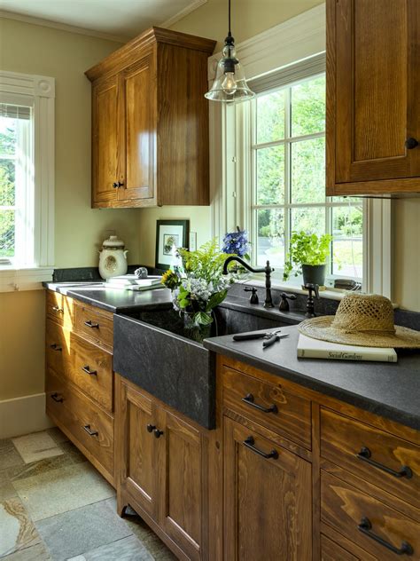 Pine Kitchen Cabinets Pictures Ideas And Tips From Hgtv Hgtv