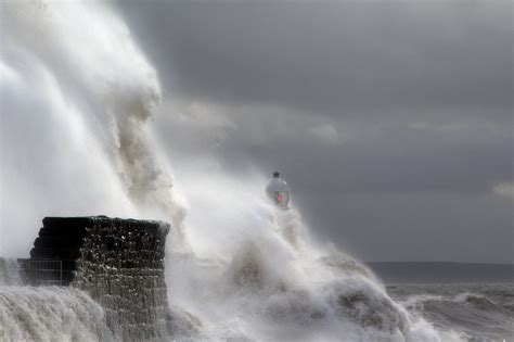 Porthcawl Lighthouse During A Storm 3 The Lighthouse Almos Flickr