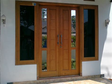 pintu minimalis kayu  kaca bagi incom