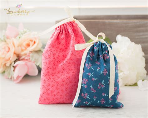 Small gathers at the shoulders and the sleeves are. 5-Minute Gift Bags | Gift bags diy, Fabric gift bags, Diy ...