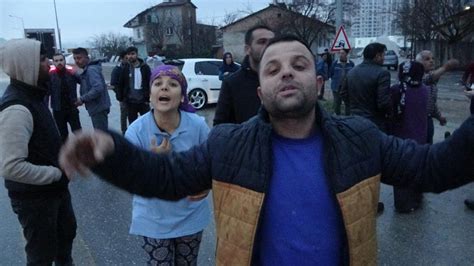 Malatya da depremzedeler ile nakliyecilerin taşlı sopalı kavgasına