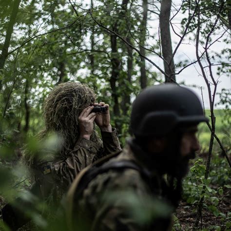 Between Front Lines Ukrainian Reconnaissance Teams Hunt Russian