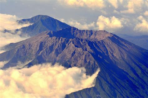Mount Raung Erupted 32 Times In 6 Hours Expat Life In Indonesia