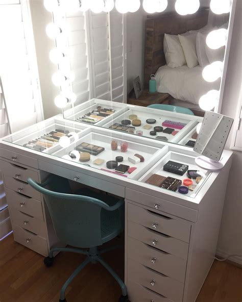 Some women, however, needs different types of mirrors depending on which body part they'd want to look at. Hollywood Vanity Makeup Table - Vanity G O A L S Who Else Is In Love With This Gorggg Station ...