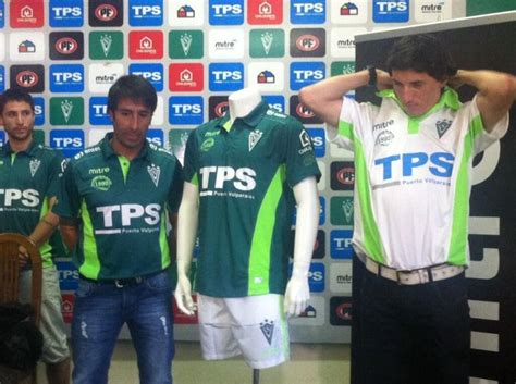 Somos el decano del fútbol chileno. Santiago Wanderers presentó las camisetas que utilizará el ...