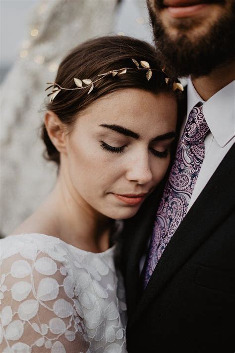 Viele bräute wünschen sich trotz weißem „feeling mehr farbe an ihrem kleid. Braut Haarschmuck, Boho Headpiece mit Blättern in Gold ...